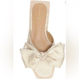 Sam Edelman gold bow flat sandals. Sz 7. Used